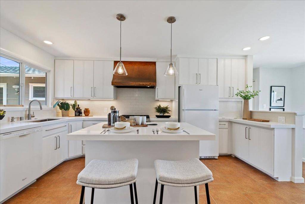 Millbrae, CA 94030,1049 Crestview DR