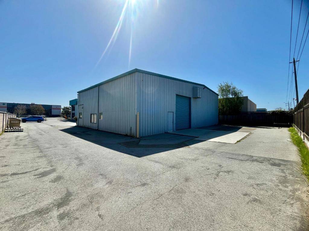 Watsonville, CA 95076,18 Hangar WAY #A