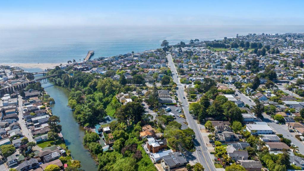 Capitola, CA 95010,1760 48th AVE