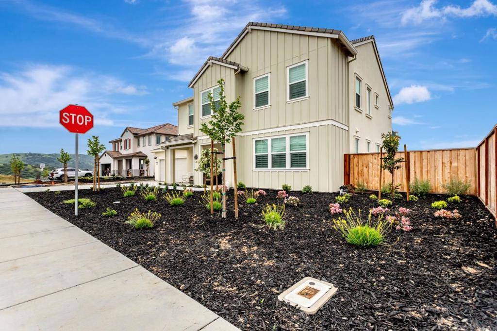 Hollister, CA 95023,172 Vienna WAY