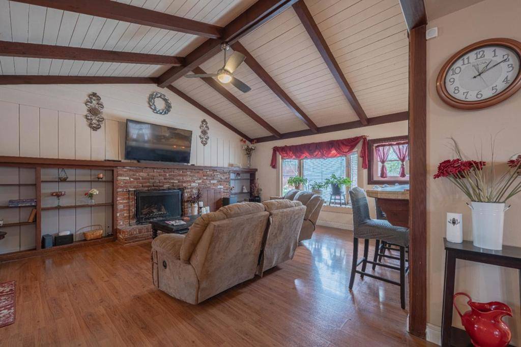 Salinas, CA 93901,335 Palma DR