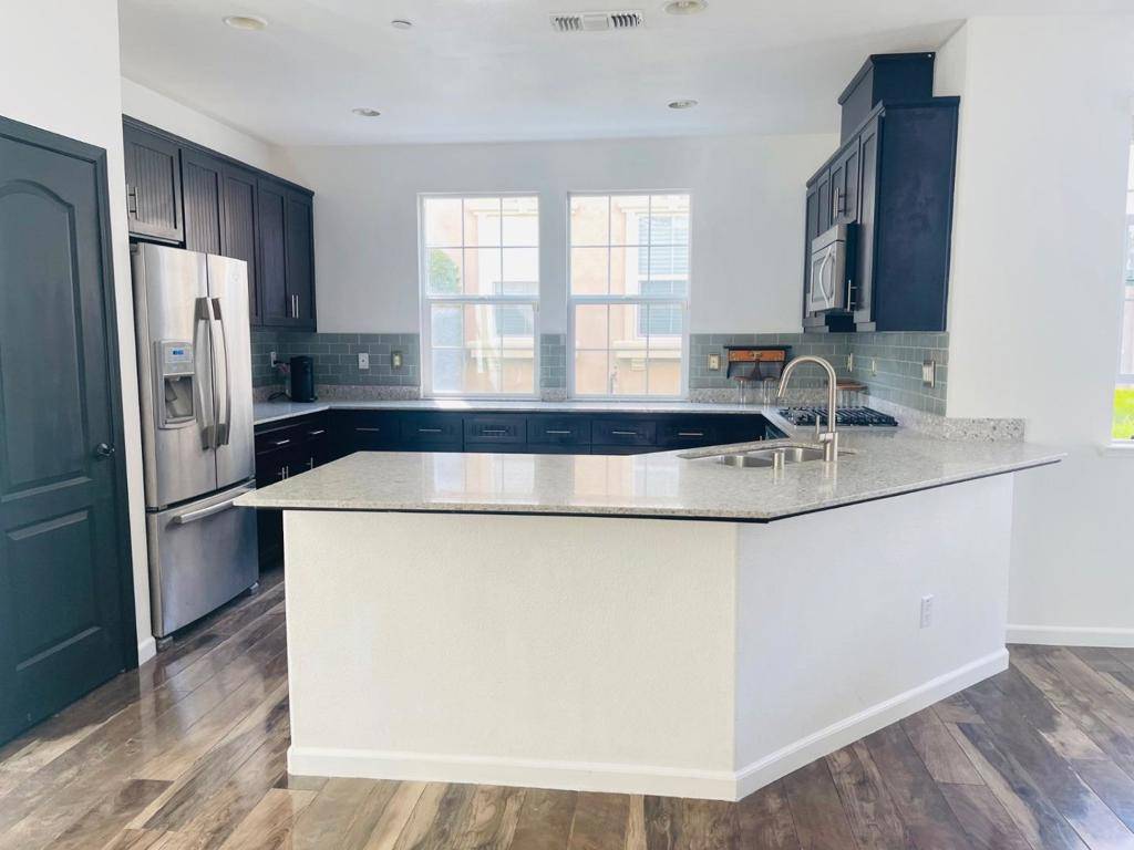 Gilroy, CA 95020,74 Caspian WAY