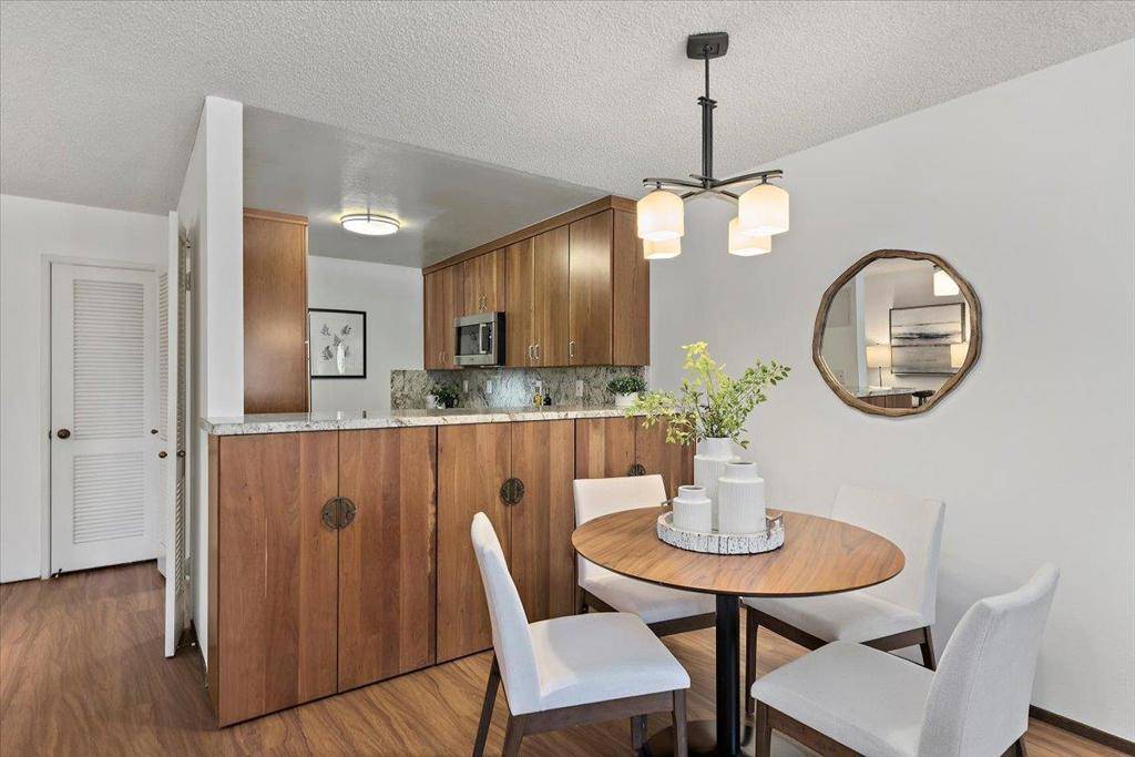 Menlo Park, CA 94025,2140 Santa Cruz AVE #B104