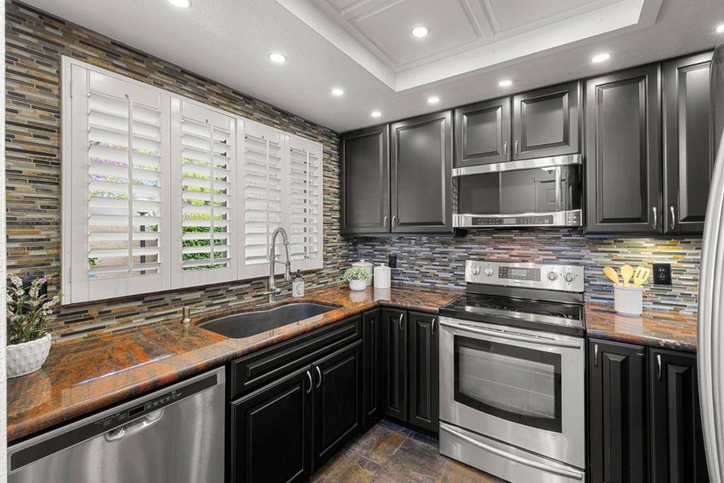 Morgan Hill, CA 95037,260 W Dunne AVE #4