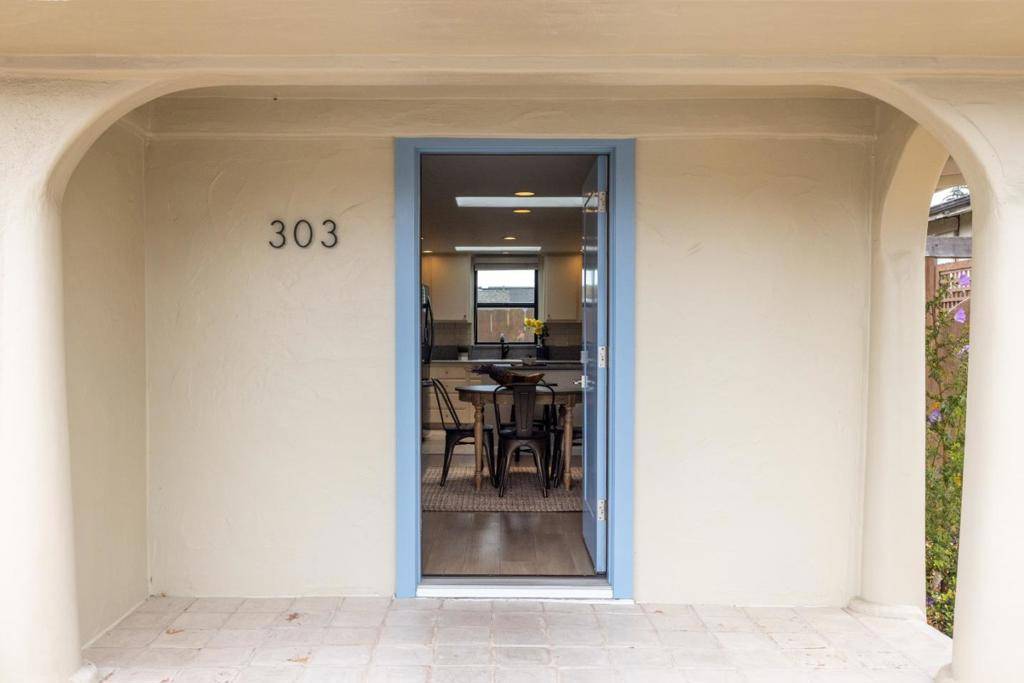 Monterey, CA 93940,303 Del Robles AVE