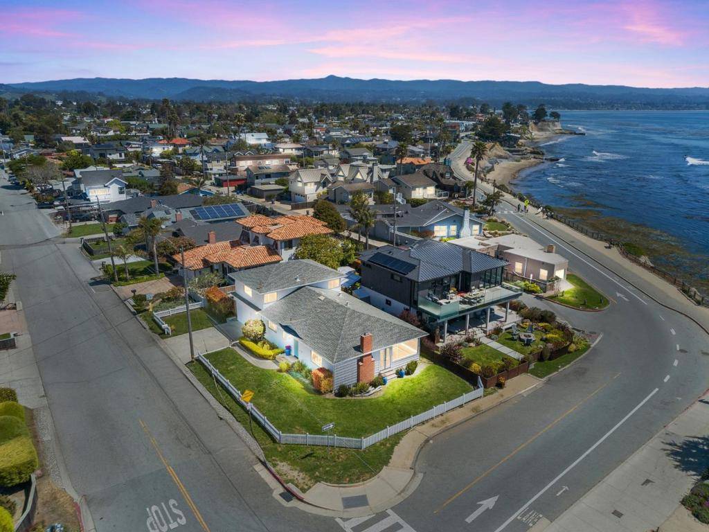 Santa Cruz, CA 95062,102 32nd AVE