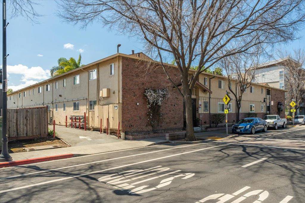 East Palo Alto, CA 94303,1760 Bay RD
