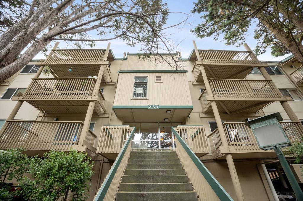 Daly City, CA 94015,359 Half Moon LN #113