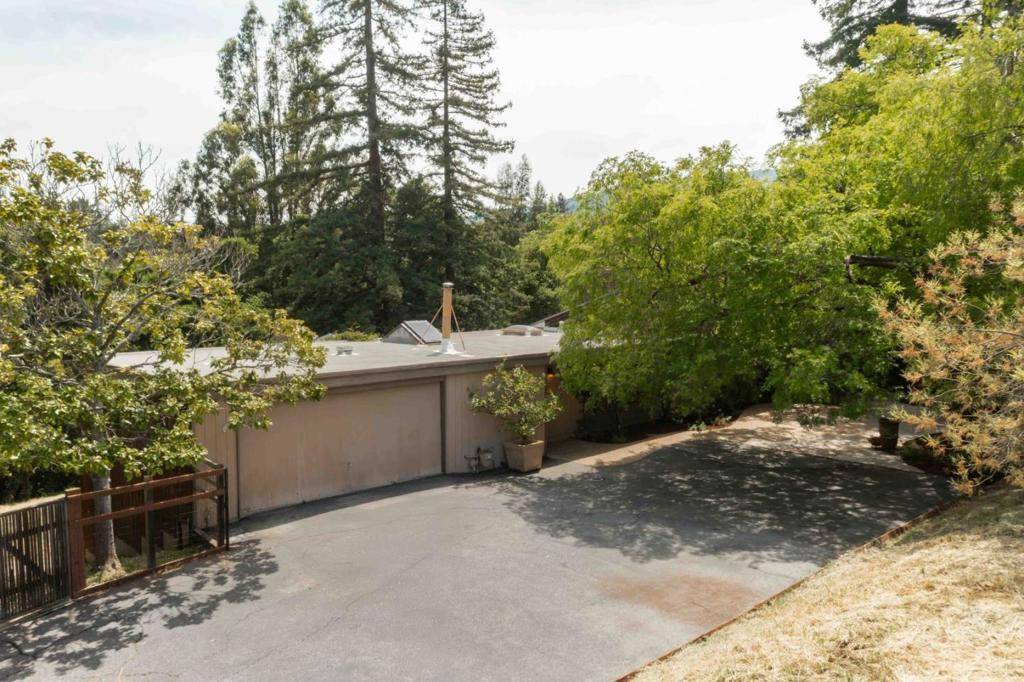 Los Altos Hills, CA 94022,27690 Briones CT