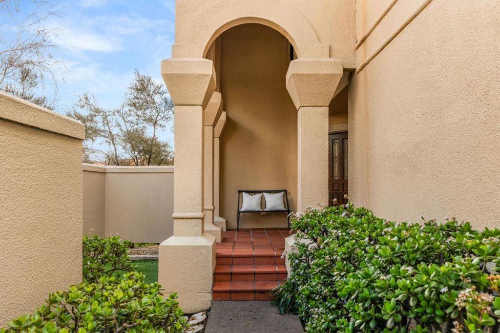 San Carlos, CA 94070,9 Mayflower LN