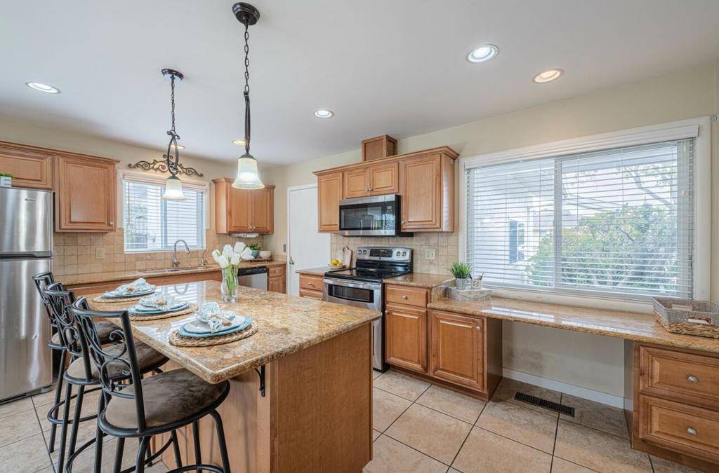 Salinas, CA 93901,914 Junipero WAY