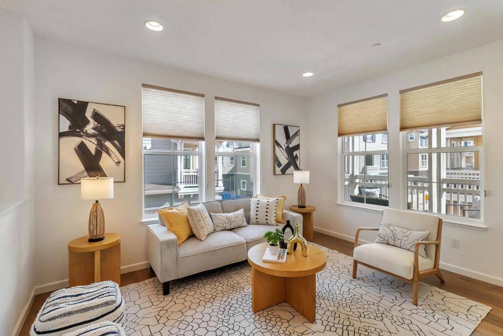 Redwood City, CA 94063,636 Bair Island RD #301