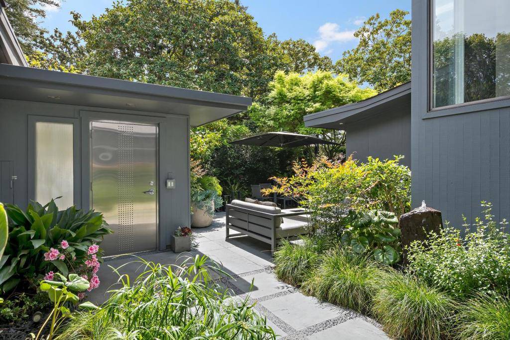 Palo Alto, CA 94301,1101 Hamilton AVE