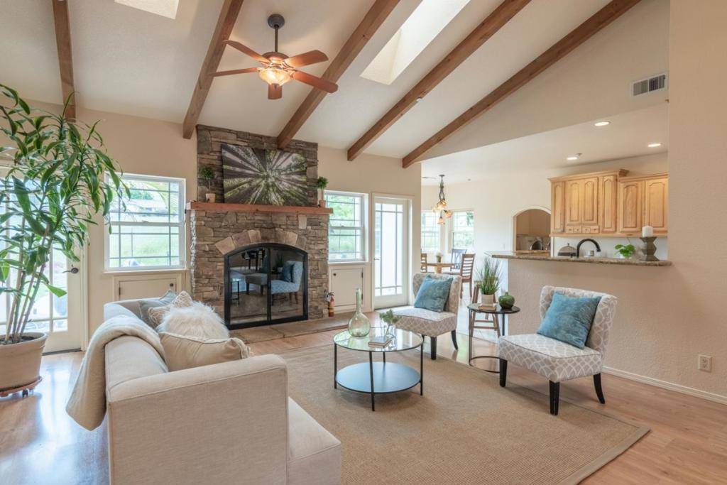 Salinas, CA 93907,10233 Reese CIR