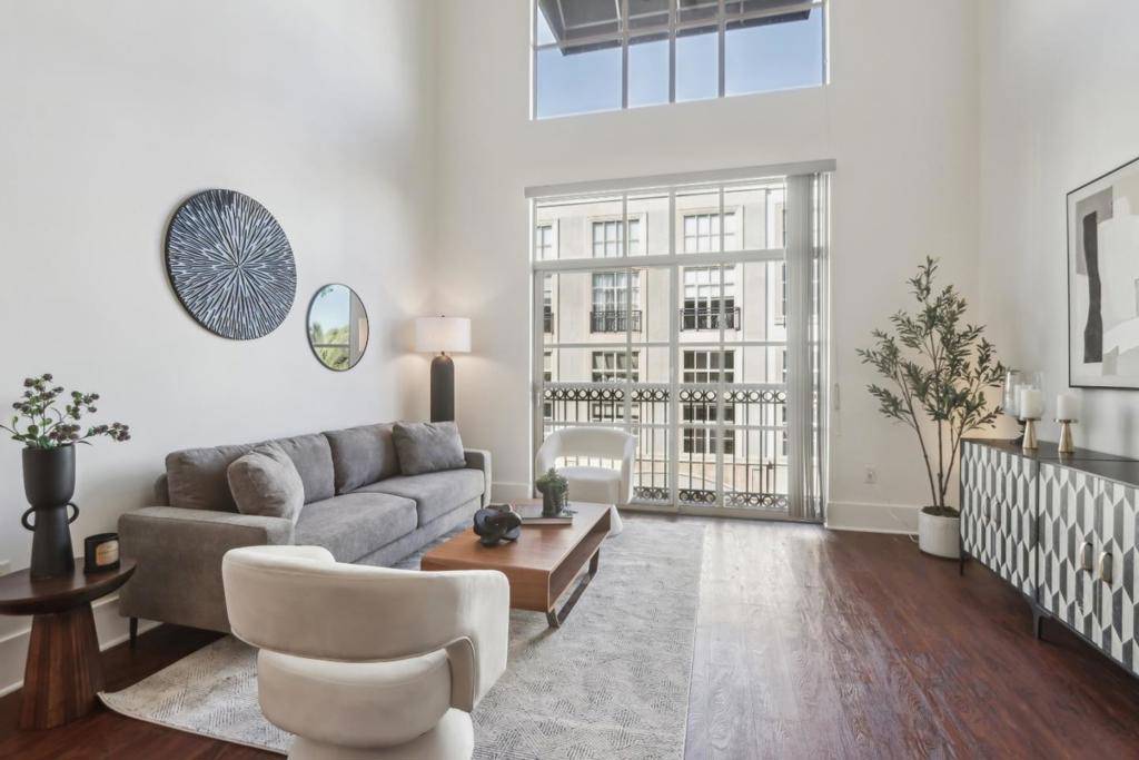San Jose, CA 95128,334 Santana ROW #305