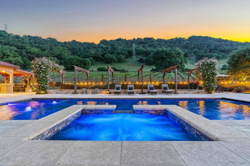 San Martin, CA 95046,1405 Lakeview CT