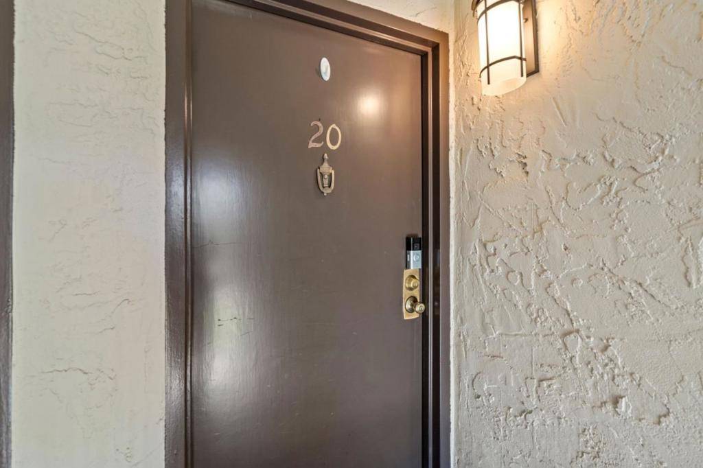 Los Altos, CA 94022,226 W Edith AVE #20