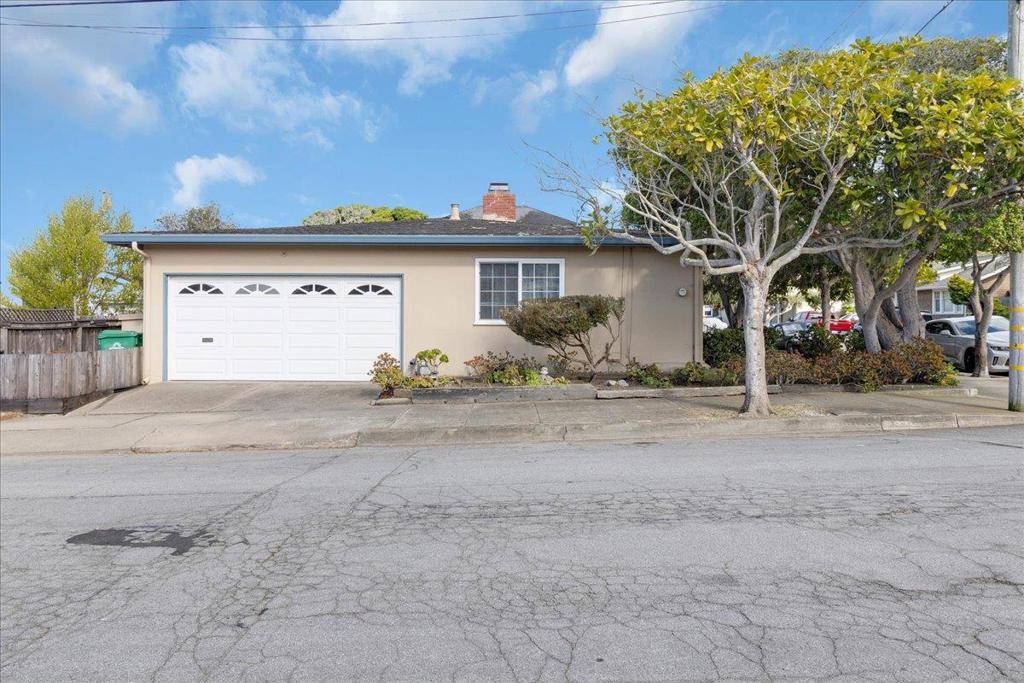 Pacific Grove, CA 93950,728 Spruce AVE