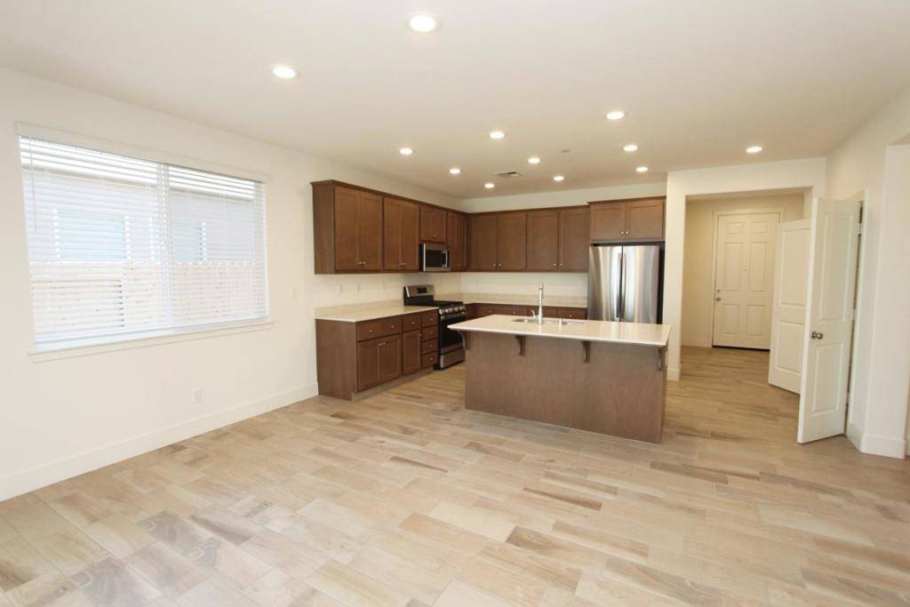 Los Banos, CA 93635,1129 Pearl DR