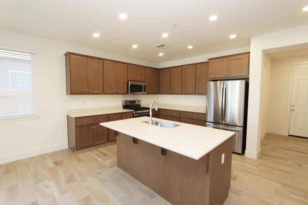 Los Banos, CA 93635,1129 Pearl DR