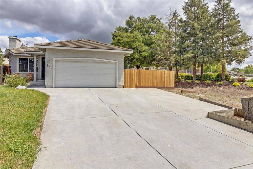 Hollister, CA 95023,955 Valley Oak DR