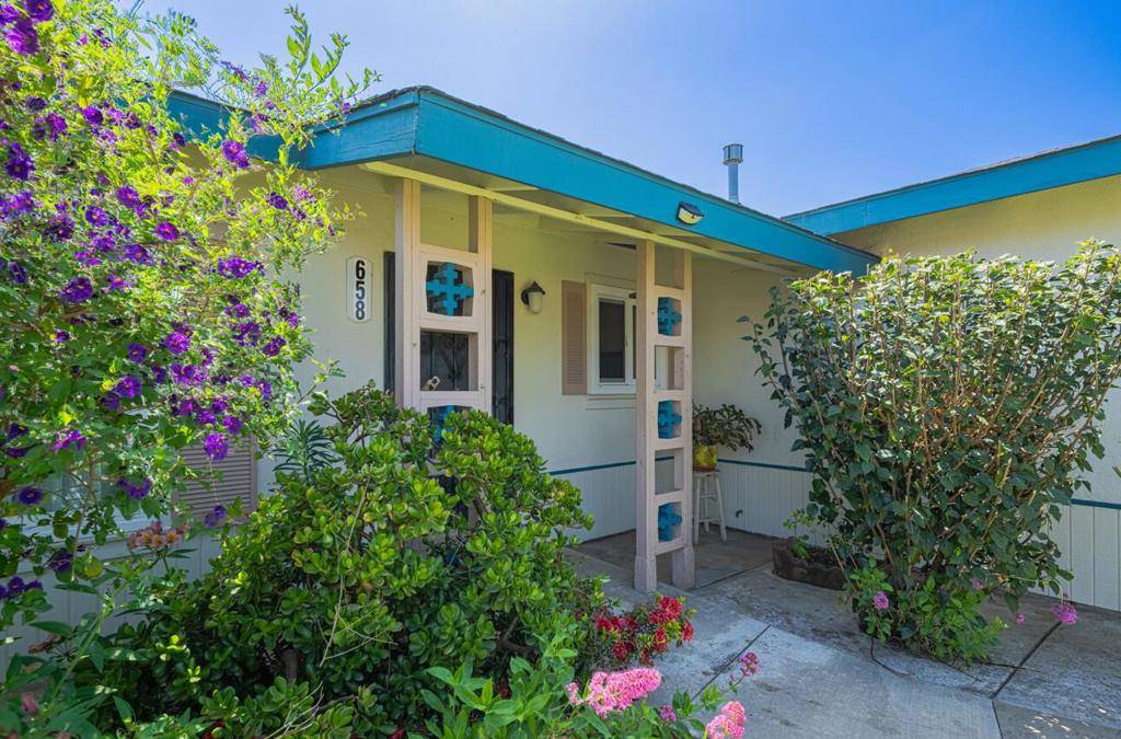 Salinas, CA 93906,658 Los Coches AVE