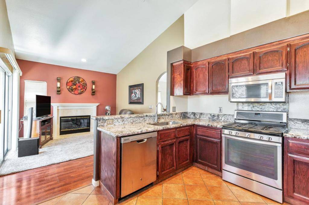 Hollister, CA 95023,161 Amber CT