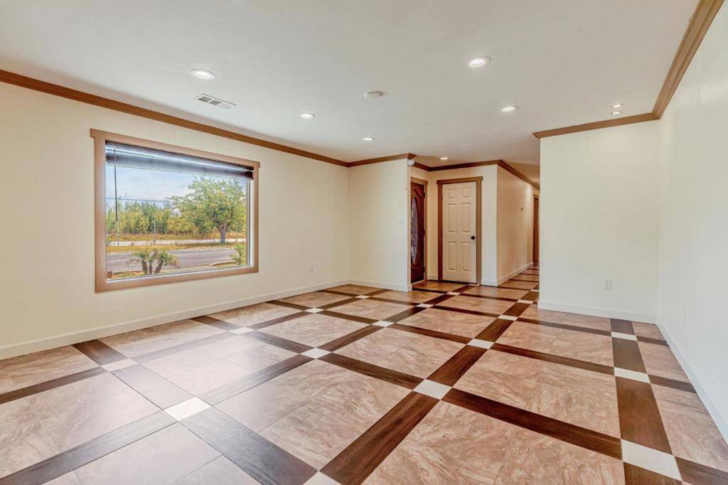 Hollister, CA 95023,7750 Lovers LN