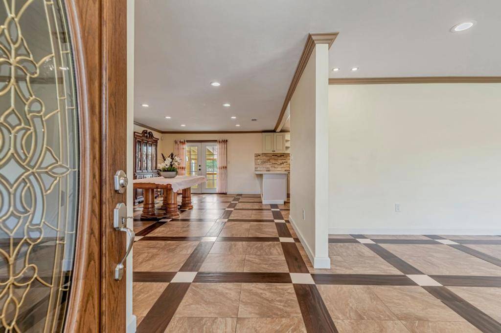 Hollister, CA 95023,7750 Lovers LN