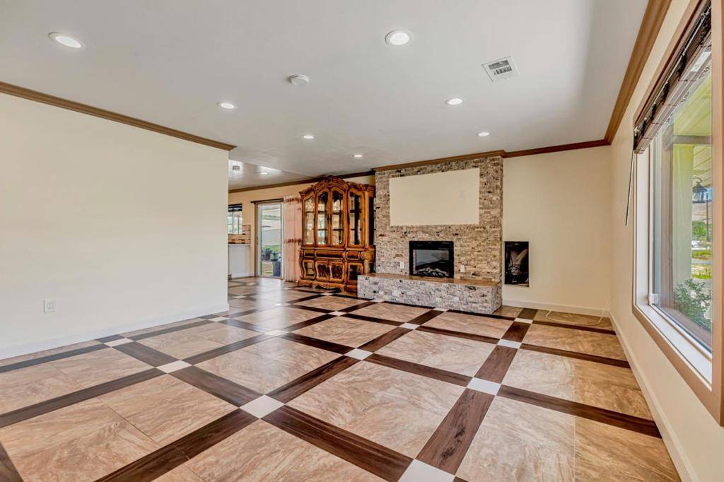 Hollister, CA 95023,7750 Lovers LN