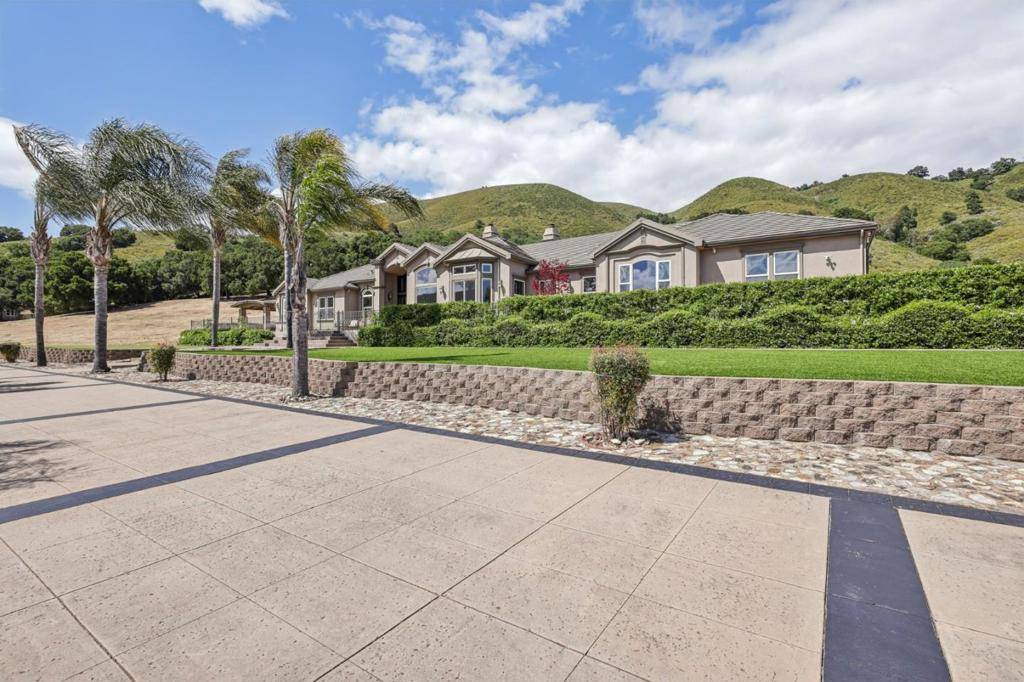 Gilroy, CA 95020,2995 Day RD