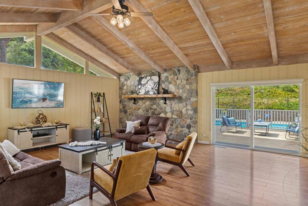 Salinas, CA 93908,13525 Paseo Terrano