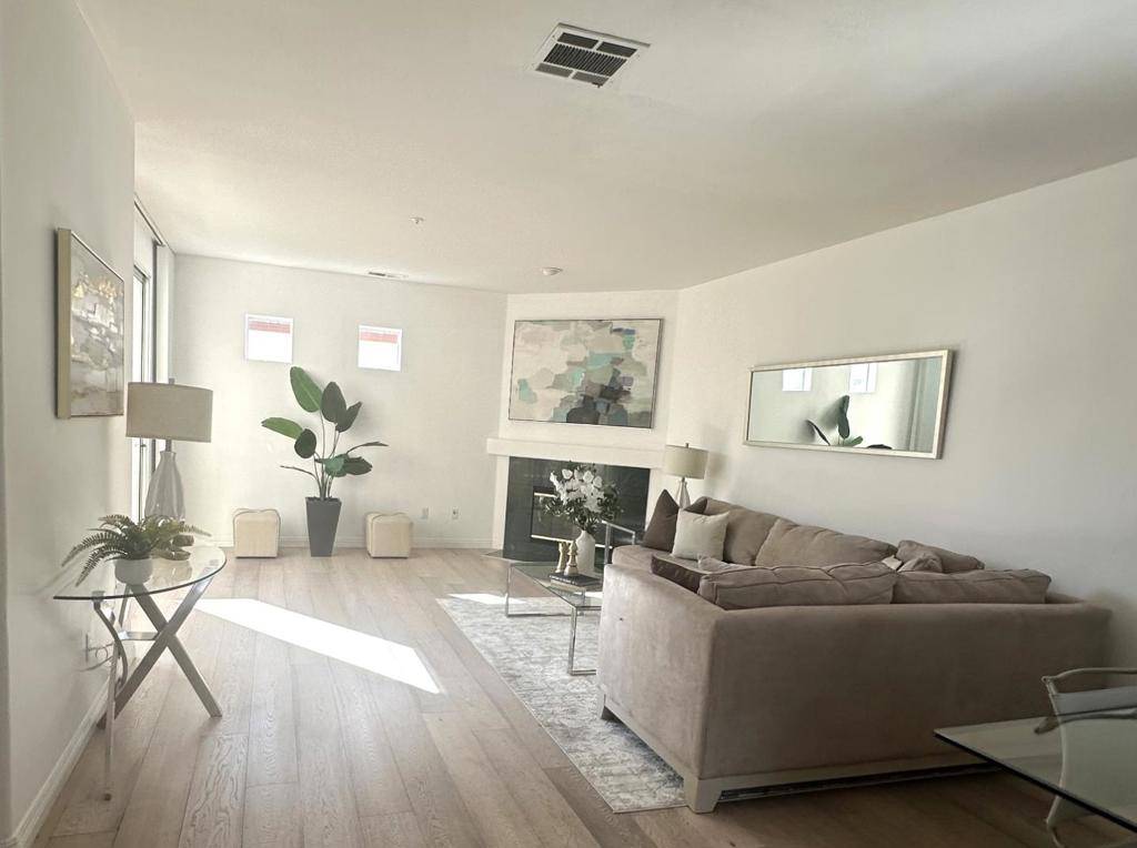Palo Alto, CA 94306,2573 Park BLVD #U204