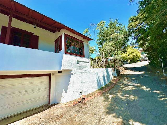 Oakland, CA 94611,1881 Drake DR