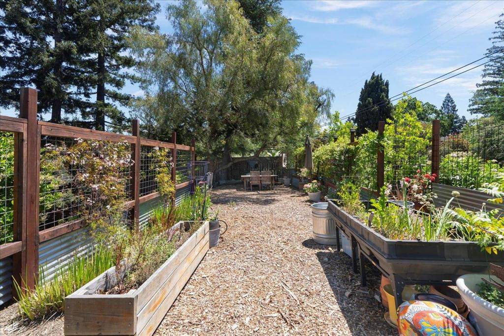 Redwood City, CA 94062,878 Hillcrest DR