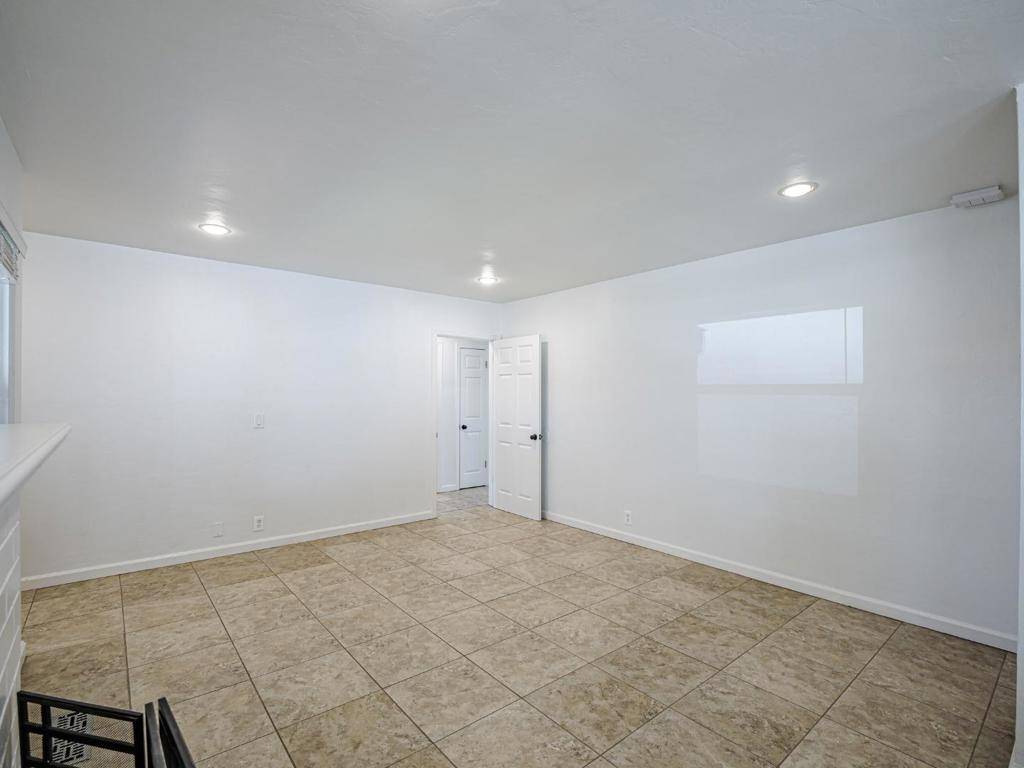 Salinas, CA 93906,1233 Monroe ST