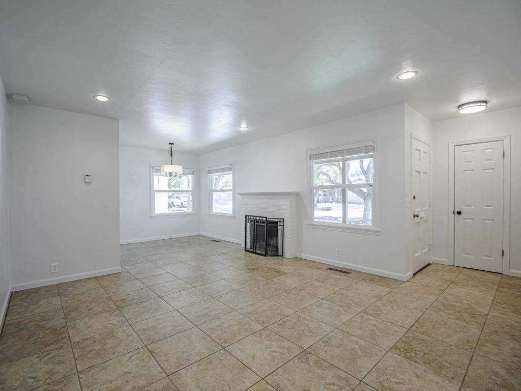 Salinas, CA 93906,1233 Monroe ST