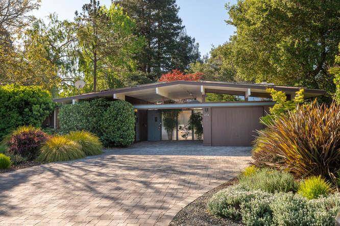 Stanford, CA 94305,812 San Francisco CT