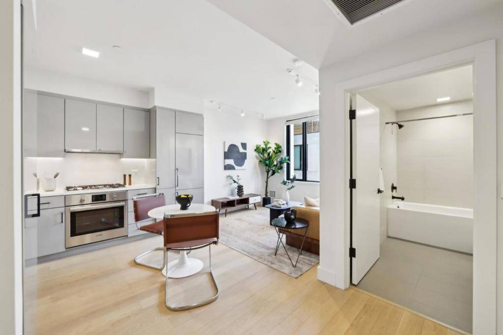 San Francisco, CA 94107,901 Tennessee ST #404