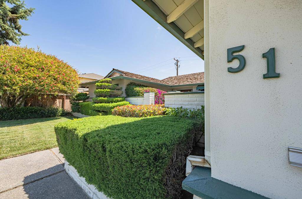 Salinas, CA 93901,51 La Mirada CT