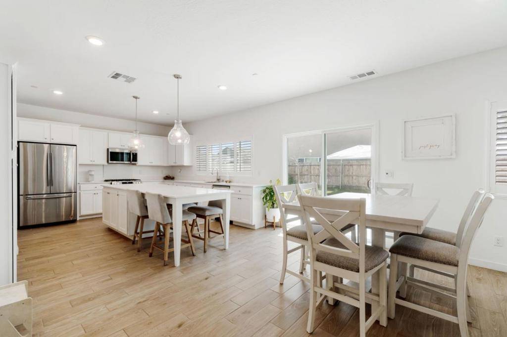 Hanford, CA 93230,2459 W Hampton DR