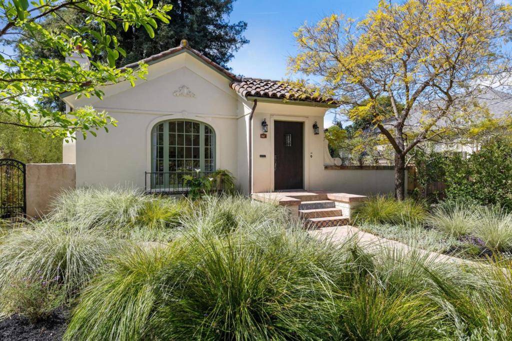 Menlo Park, CA 94025,957 University DR