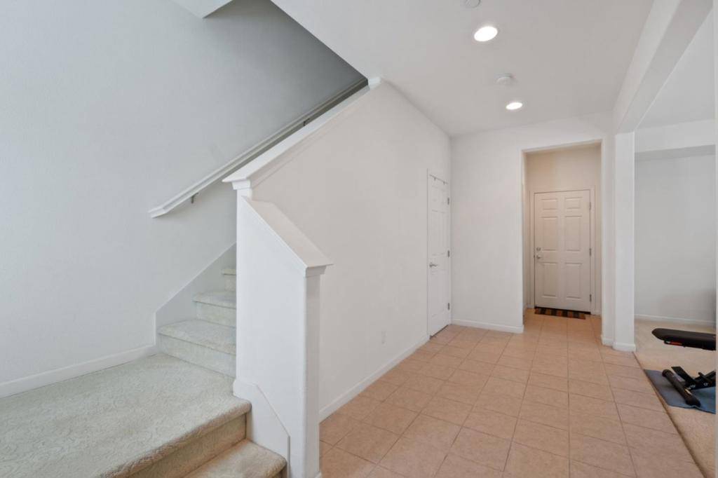 Hayward, CA 94545,207 Montevina WAY