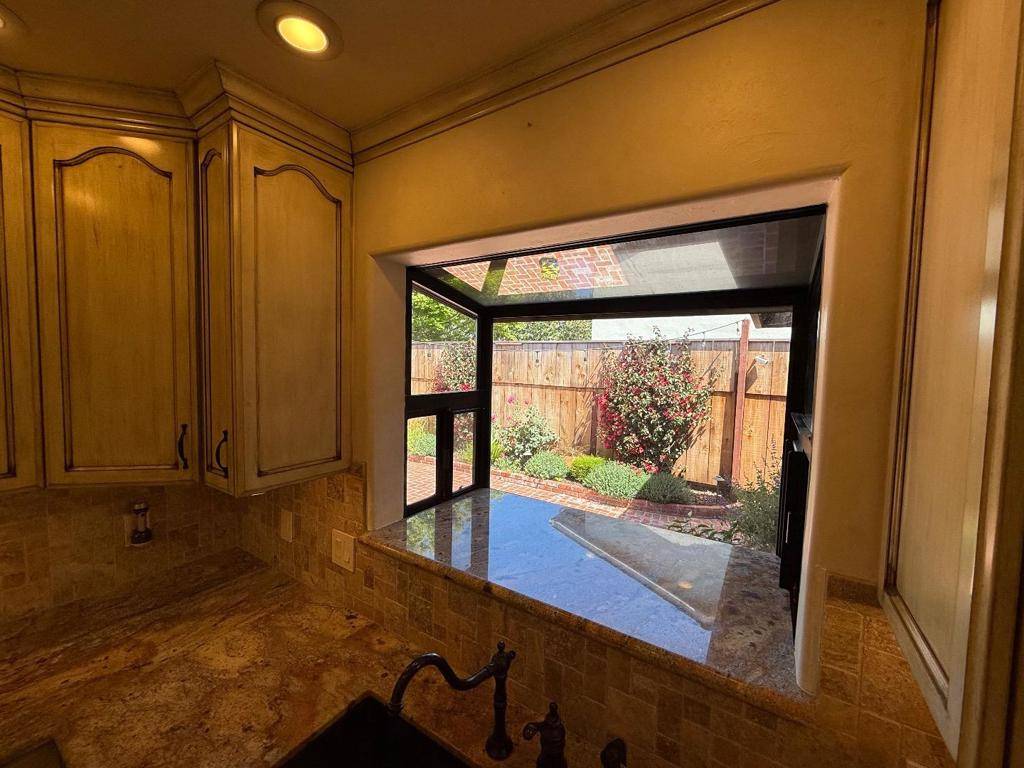 Salinas, CA 93901,695 San Bruno WAY