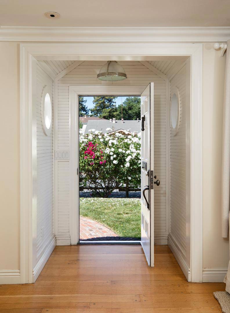 Menlo Park, CA 94025,945 Evelyn ST