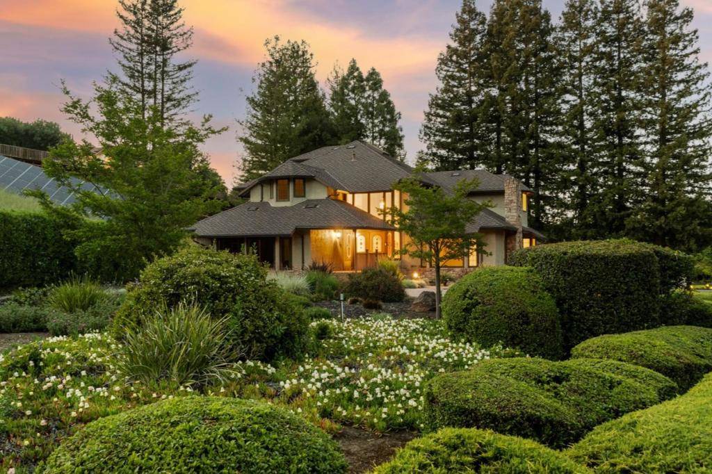 Los Altos Hills, CA 94024,11633 Dawson DR