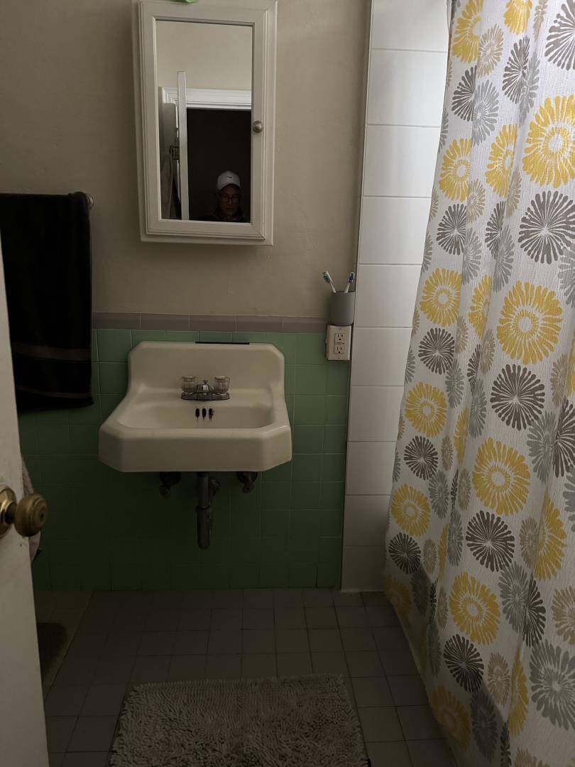South San Francisco, CA 94080,33 Lewis AVE