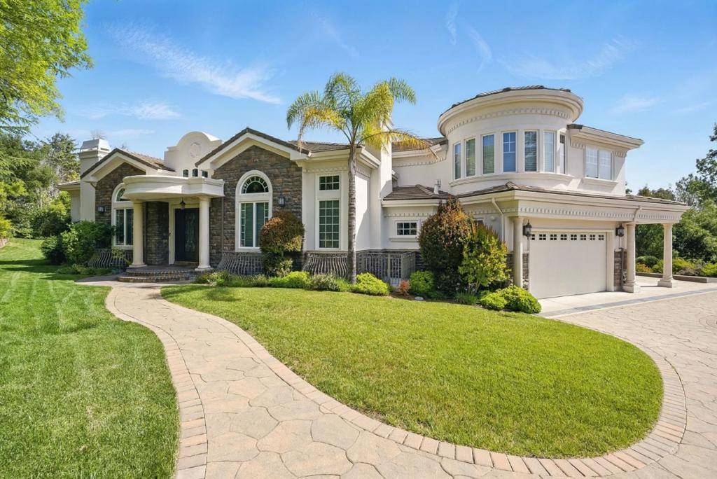 Los Altos Hills, CA 94022,12690 Dianne DR