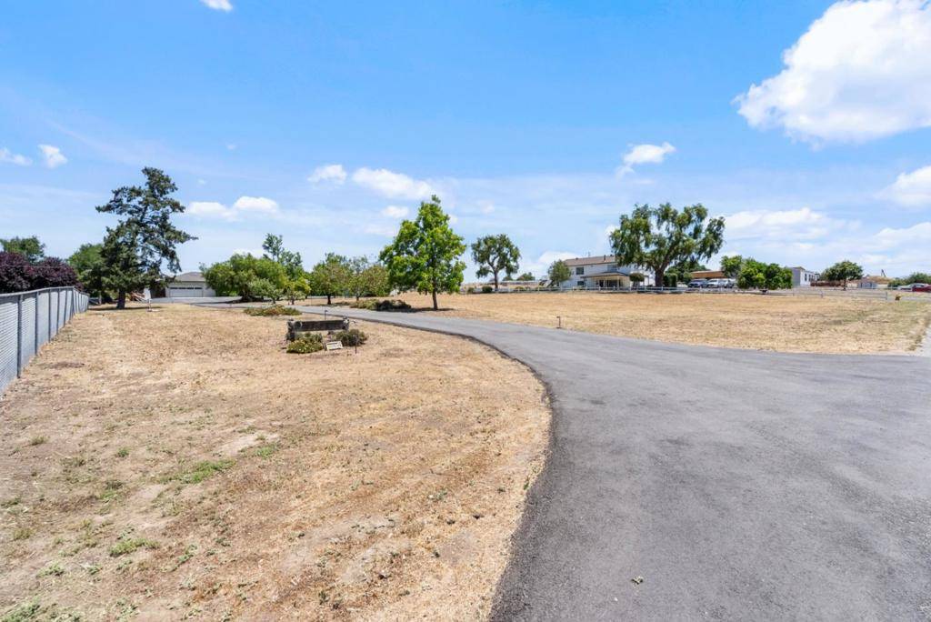 Hollister, CA 95023,307 Mansfield RD