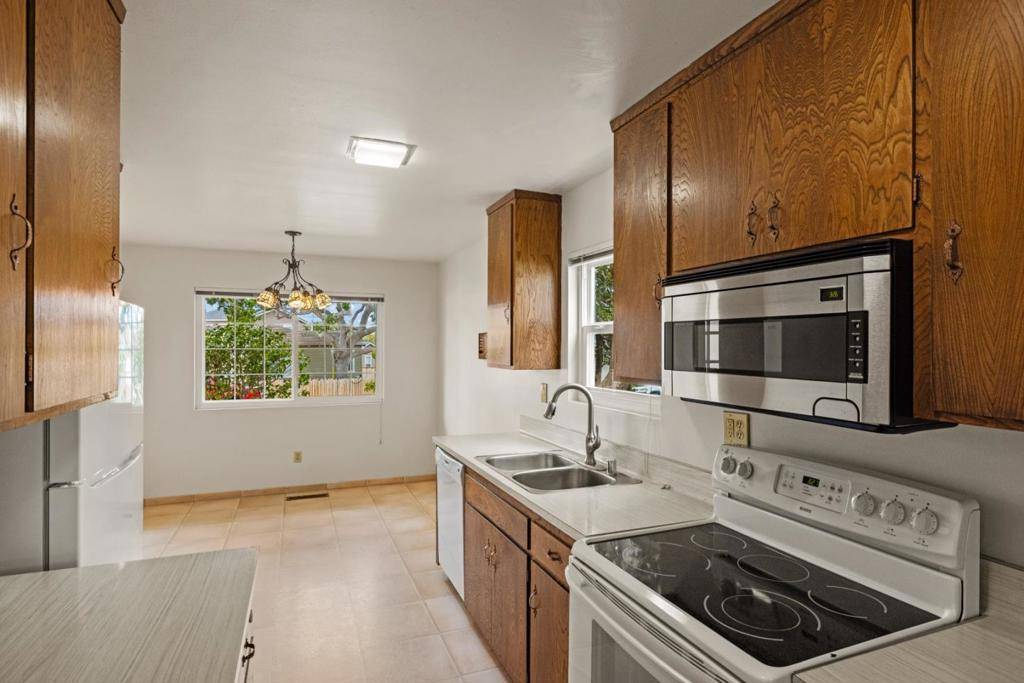 Pacific Grove, CA 93950,723 Eardley AVE